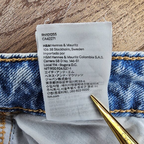 Divided H&M High Rise Button Fly Frayed Ankle Cropped Mom Jeans 2 Light Wash - Picture 9 of 9